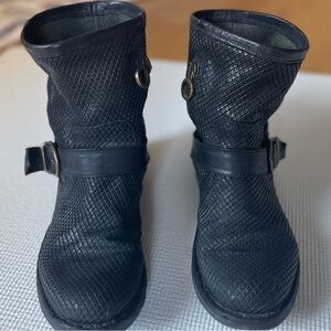 Fiorentini and Baker textured leather ankle boot